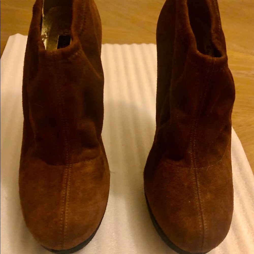 DOLCE & GABBANA SUEDE BOOTIES NEW 6 $585